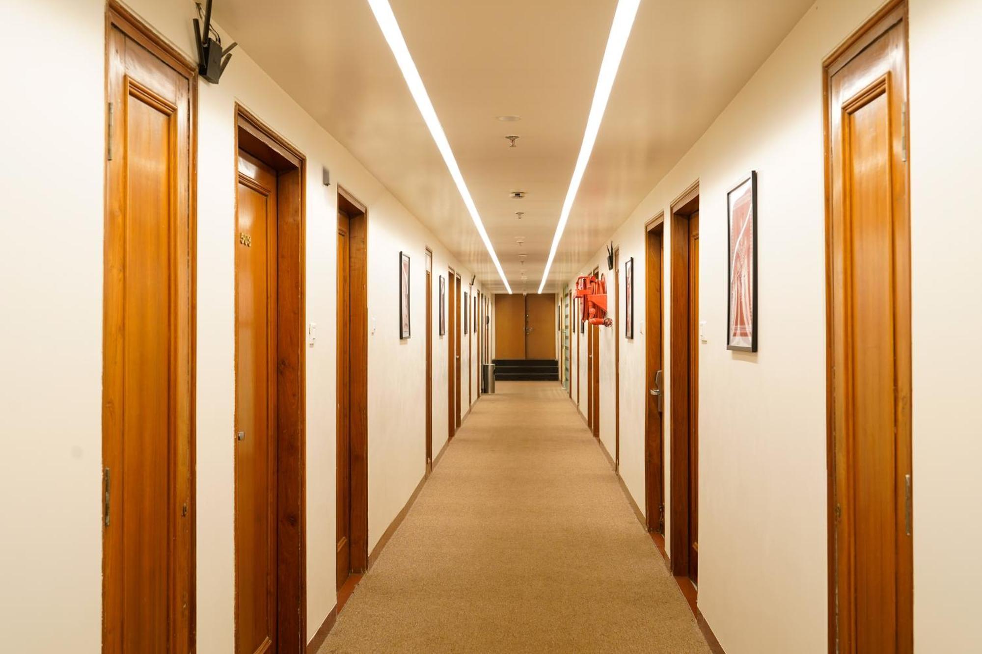 Hotel Mayura Райпур Экстерьер фото