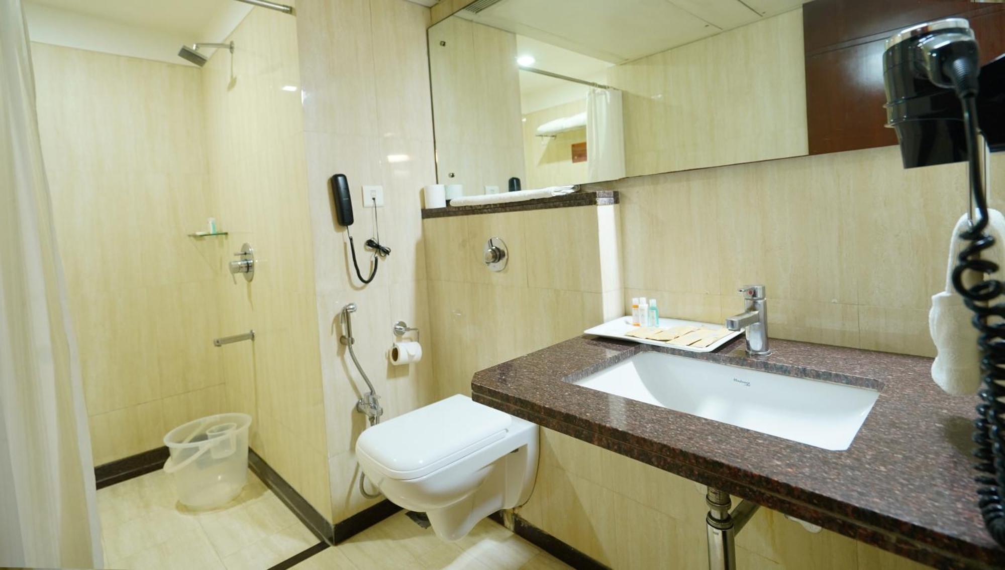 Hotel Mayura Райпур Экстерьер фото